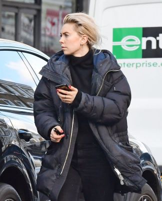 Click to view full size image
==============
vanessa-kirby-mission-impossible-7-set-in-notting-hill-02-29-2020-1.jpg vanessa-kirby-mission-impossible-7-set-in-notting-hill-02-29-2020-1.jpg