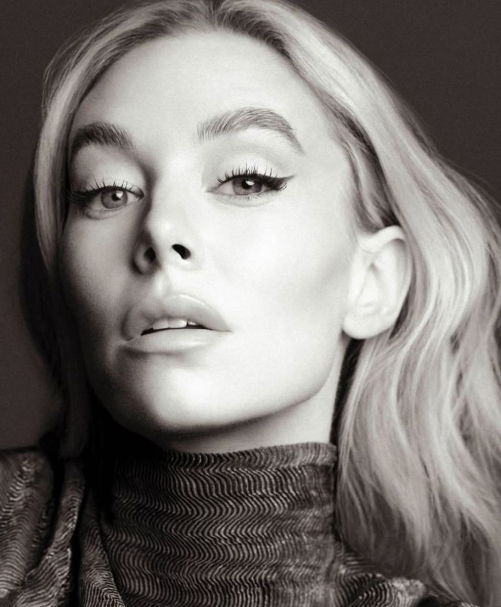 Click to view full size image
==============
_harpersbazaarmx_Interview_and_Editor-in-chief-__majoguzmanPhotographer-__juankr_Fashion_stylist.jpg _harpersbazaarmx_Interview_and_Editor-in-chief-__majoguzmanPhotographer-__juankr_Fashion_stylist.jpg