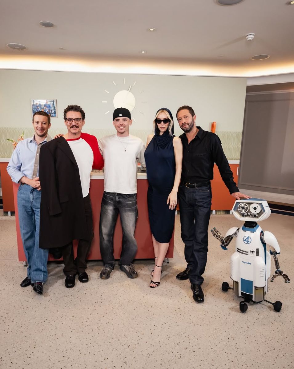 Fantastic_FIVE__Still_completely_baffled_that_I_was_able_to_meet_the_cast_of_Fantastic_Four2C_d.jpg