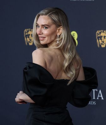 Click to view full size image
==============
MEGA1271112_Vanessa_Kirby_028.jpg MEGA1271112_Vanessa_Kirby_028.jpg