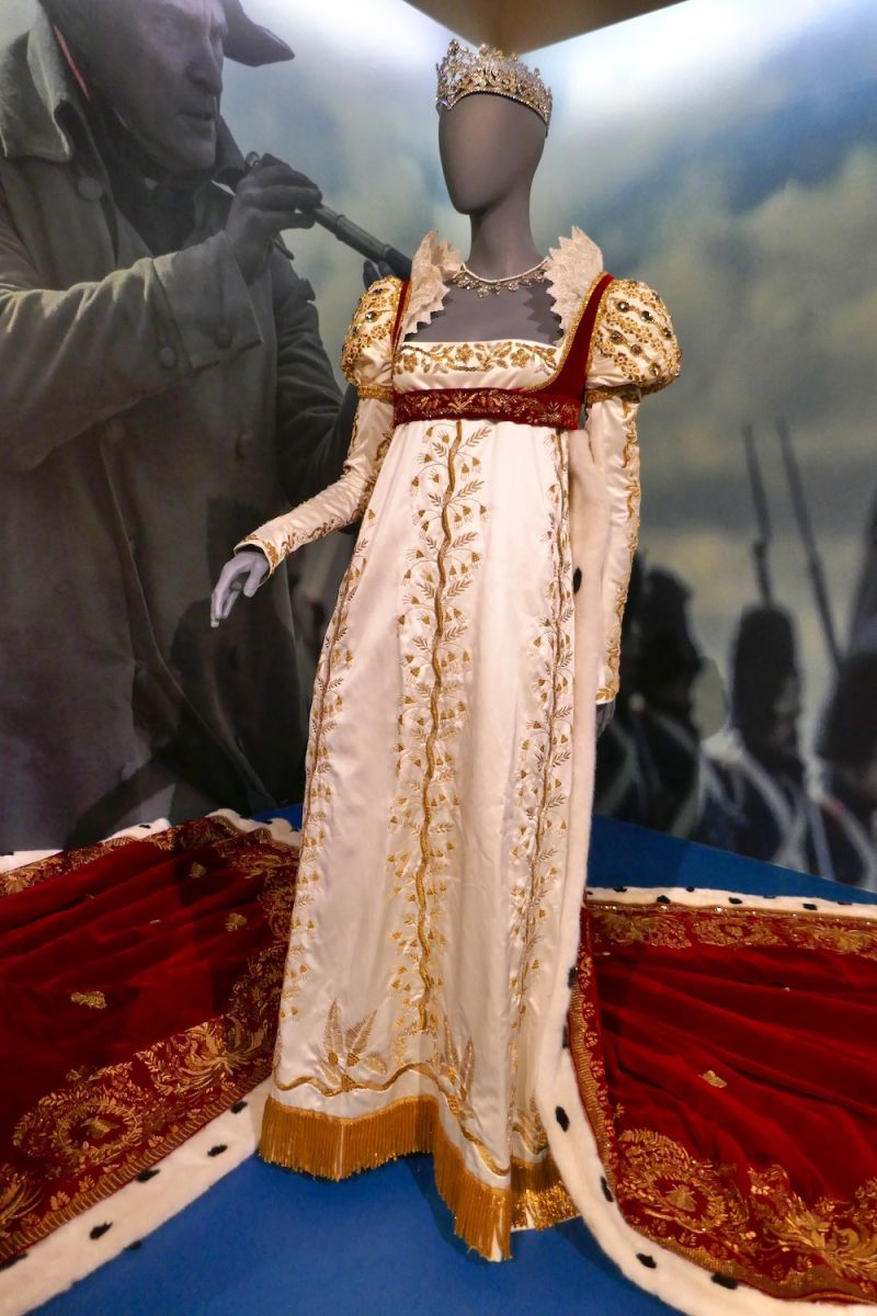 Vanessa_Kirby_Napoleon_Josephine_Bonaparte_movie_costume.jpeg