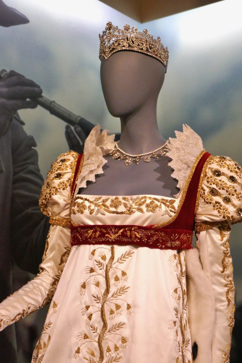 Click to view full size image
==============
Vanessa_Kirby_Napoleon_film_costume.jpeg Vanessa_Kirby_Napoleon_film_costume.jpeg
