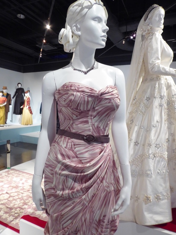 Crown_margaret_costume.jpg Crown_margaret_costume.jpg