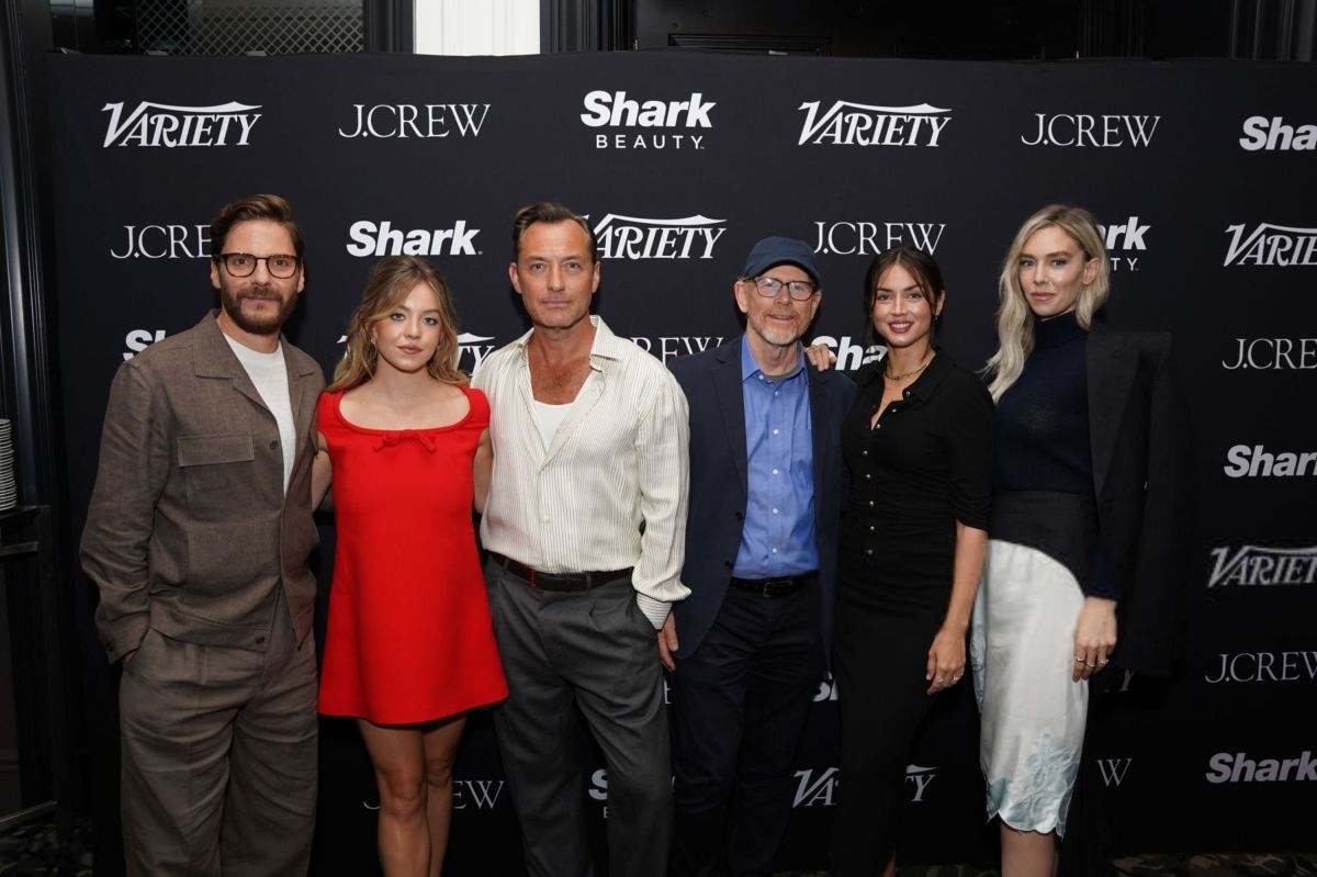 Click to view full size image
==============
Variety_TIFF_Step___Repeat_-_Day_2_28329.jpg Variety_TIFF_Step___Repeat_-_Day_2_28329.jpg