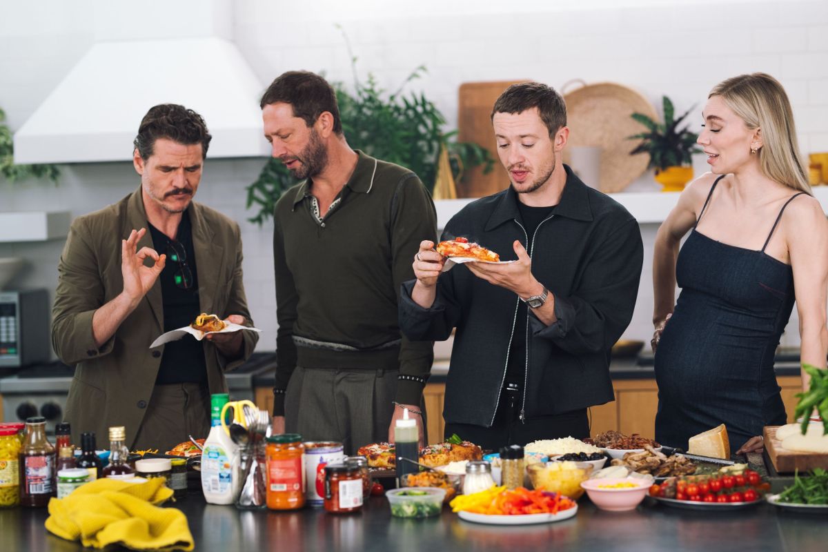 Click to view full size image
==============
imgi_37_29FD-PIZZA-INTERVIEW-Promo-gfzb-threeByTwoLargeAt2X.jpg imgi_37_29FD-PIZZA-INTERVIEW-Promo-gfzb-threeByTwoLargeAt2X.jpg