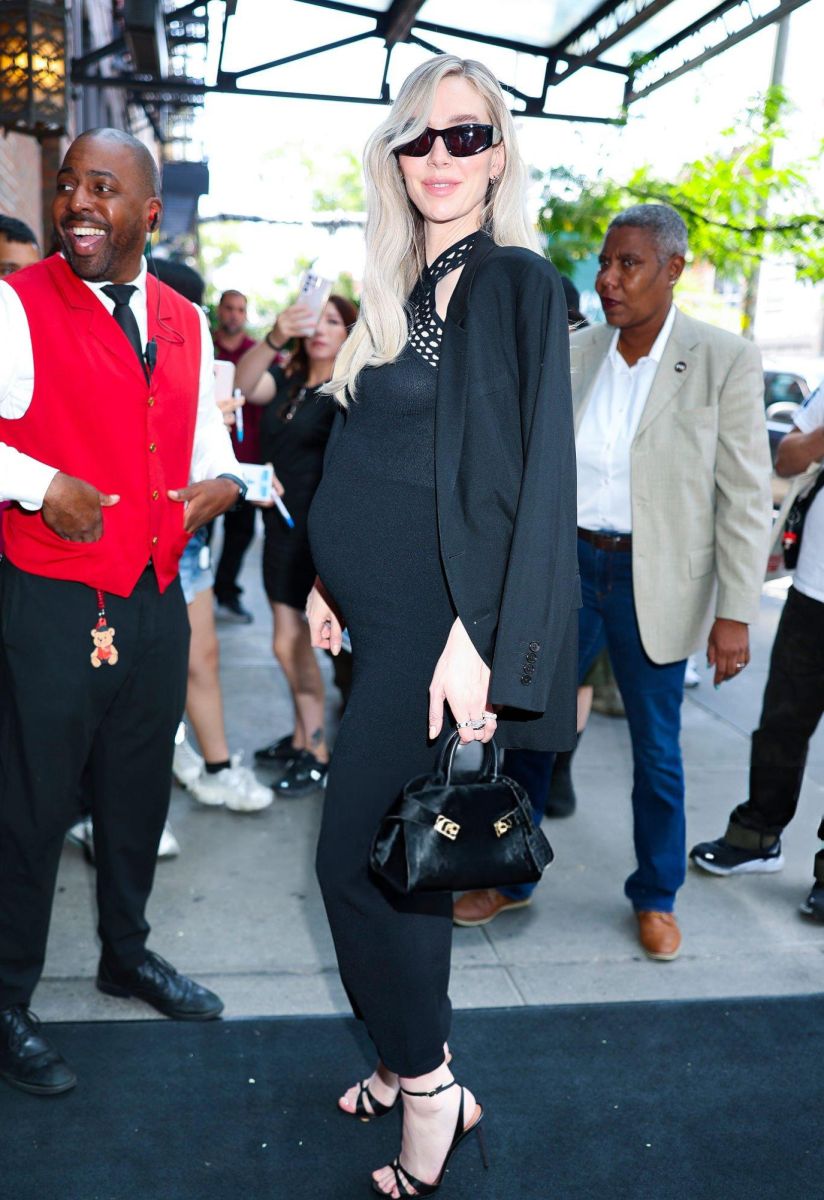Click to view full size image
==============
Outside_ABC_Studio_in_New_York_07_23_2025_28629.jpg Outside_ABC_Studio_in_New_York_07_23_2025_28629.jpg