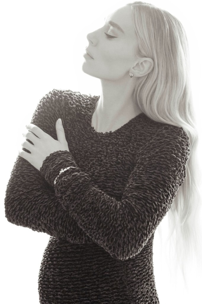 imgi_28_Vanessa_Kirby_Cartier_003.jpg