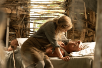 vanessa-kirby-spodziewa-sie-pierwszego-dziecka-a-juz-niebawem-zobaczymy-ja-w-roli-dore-strauch-w-edenie-rona-howarda-film-w-kinach-od-5-wrzesnia-e-11707-scaled.png